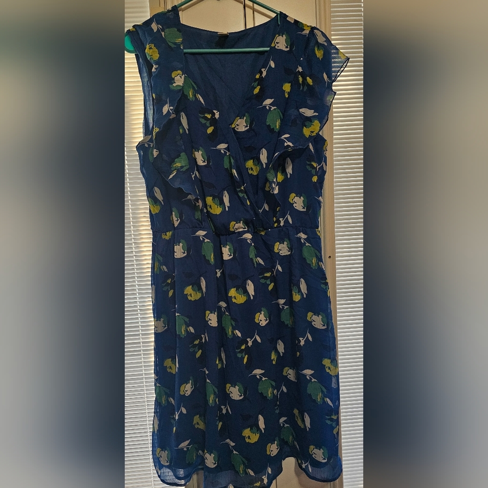 Old Navy Blue Floral Chiffon Wrap Dress With Flutter Sleeves Size Large - Picture 1 of 3